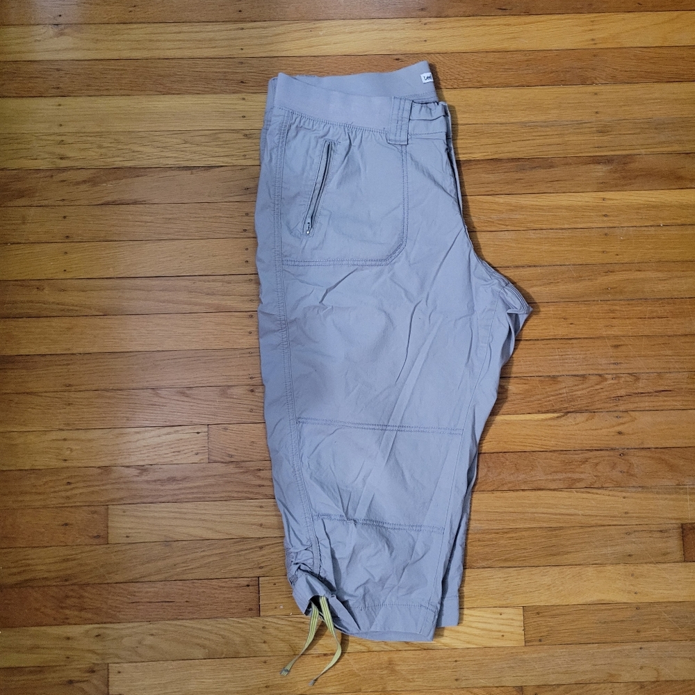 Lee Easy fit Capri, elastic waist. Size 16w